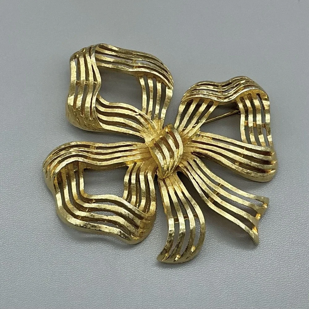 Monet Gold Tone Ribbon Bow Brooch Pin Openwork Modernist Signed Costume Jewelry